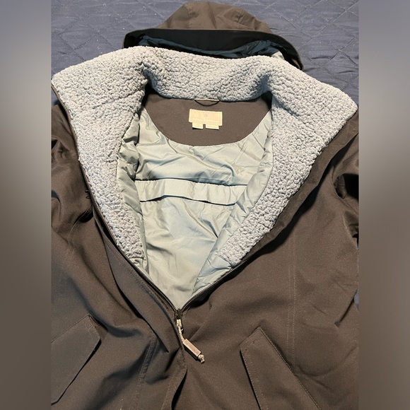 Women’s black Royal Robbins winter coat. - Picture 7 of 11